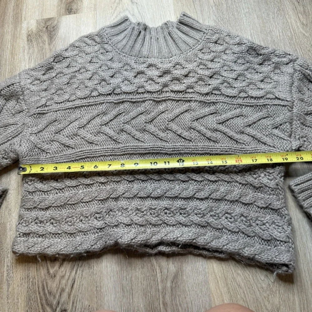 Forever 21 Mock Neck Cable Knit Sweater Womens Medium Taupe‎ Cropped Long Sleeve